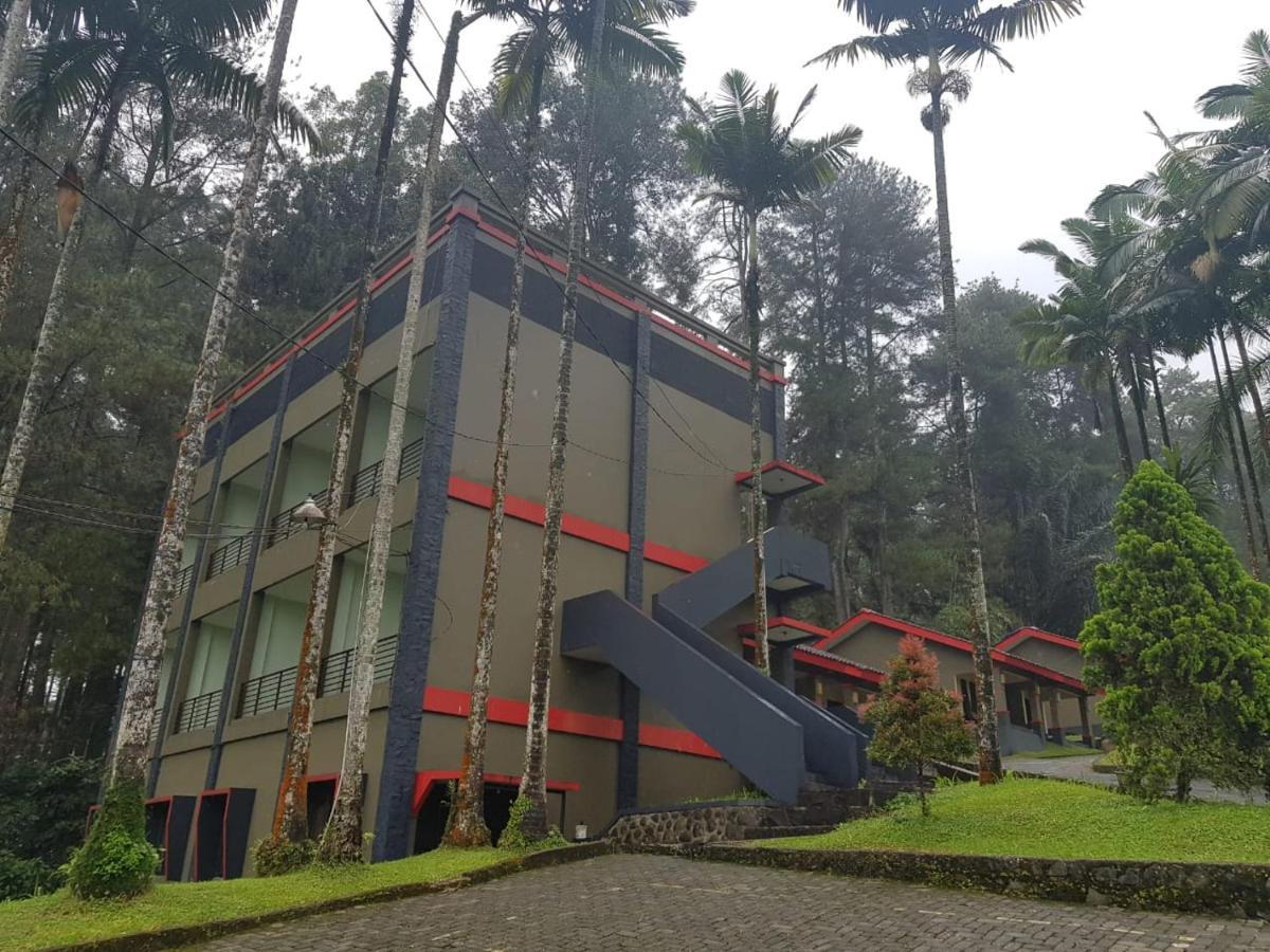 Surya Hotel & Resort Baturraden Exterior foto